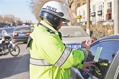 交警部門集中整治違停車輛5000余輛