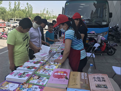 “文化惠民大篷車”讓市民“讀好書”越來越方便、實(shí)惠