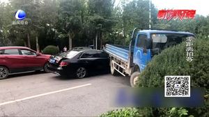 廊坊實(shí)驗(yàn)中學(xué)附近 兩車(chē)相撞