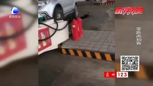 霸州一加油站“飛”進(jìn)汽車(chē)