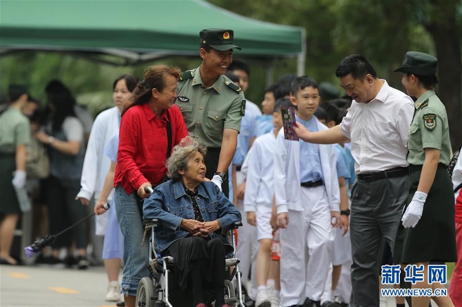 （澳門回歸20周年）（5）八一軍旗耀濠江——中國人民解放軍進駐澳門20周年紀實