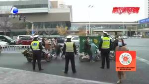 交警部門持續(xù)治理機動車占用非機動車道 守護道路安全暢通