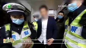 高速交警嚴(yán)查酒駕 一晚上連查三起